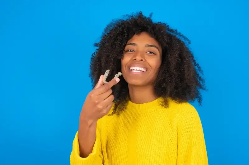 Czy Invisalign leczy wady zgryzu?